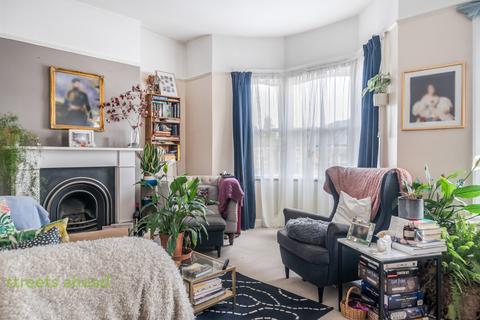 2 bedroom apartment to rent, Whiteley Road, London, SE19