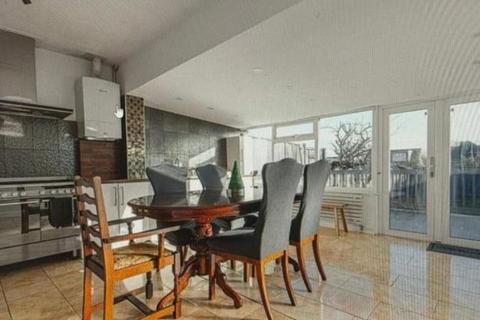 5 bedroom property to rent, Milton Avenue, Barnet EN5