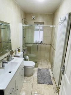 5 bedroom property to rent, Milton Avenue, Barnet EN5