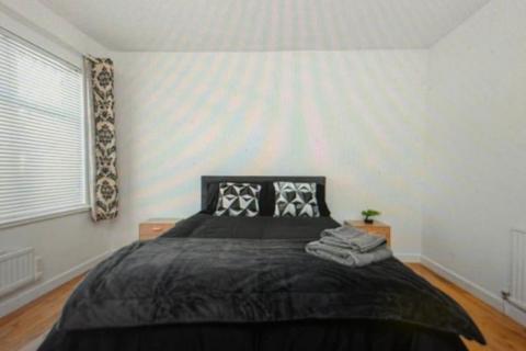 5 bedroom property to rent, Milton Avenue, Barnet EN5
