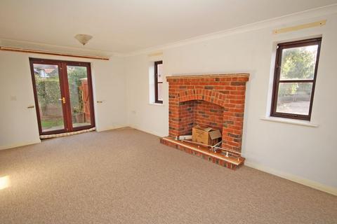 3 bedroom house to rent, Chaucombe Place, New Milton