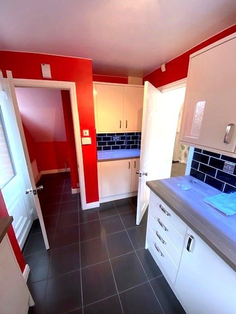 Kitchen 2.jpg