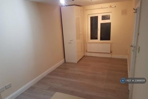 3 bedroom terraced house to rent, Carlyon Road, Wembley, HA0