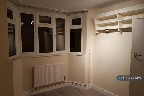 3 bedroom terraced house to rent, Carlyon Road, Wembley, HA0