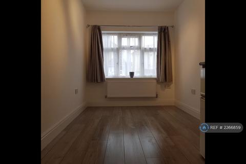 3 bedroom terraced house to rent, Carlyon Road, Wembley, HA0