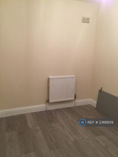 3 bedroom terraced house to rent, Carlyon Road, Wembley, HA0