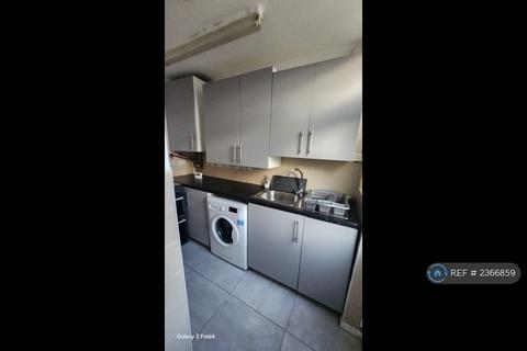 3 bedroom terraced house to rent, Carlyon Road, Wembley, HA0