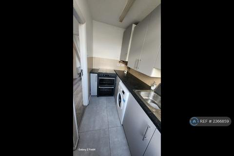 3 bedroom terraced house to rent, Carlyon Road, Wembley, HA0