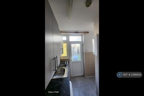 3 bedroom terraced house to rent, Carlyon Road, Wembley, HA0