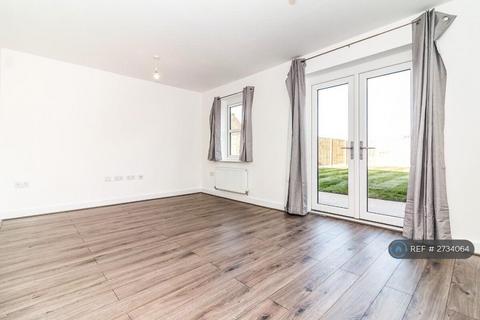 3 bedroom semi-detached house to rent, Holland Street, Manchester, M40