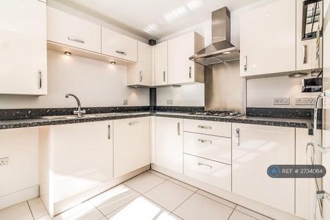 3 bedroom semi-detached house to rent, Holland Street, Manchester, M40