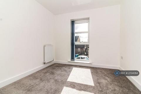 3 bedroom semi-detached house to rent, Holland Street, Manchester, M40