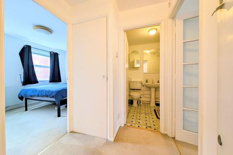 1 bedroom flat to rent, Massingberd Way, London