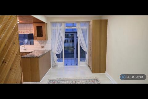 undefined, Woodside Avenue, London, SE25