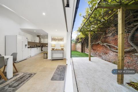 5 bedroom terraced house to rent, High Street, Eton, Windsor, SL4