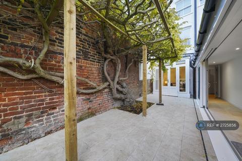5 bedroom terraced house to rent, High Street, Eton, Windsor, SL4
