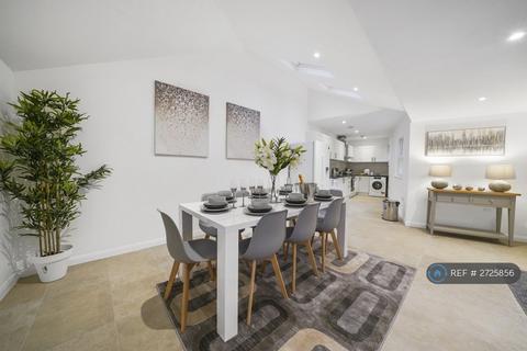 5 bedroom terraced house to rent, High Street, Eton, Windsor, SL4
