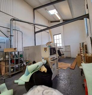 Warehouse to rent, Crow Arch Ln Ringwood BH24 1PD