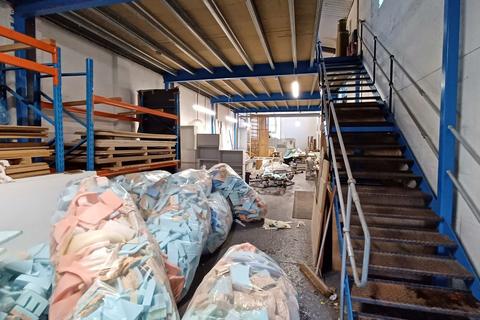Warehouse to rent, Crow Arch Ln Ringwood BH24 1PD