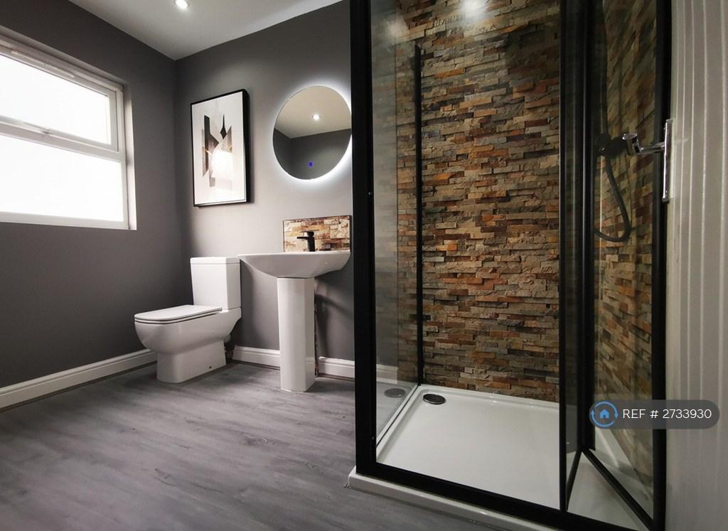 Studio Loft Ensuite (£1100pm)
