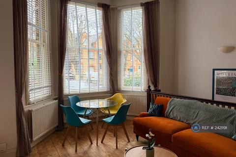 1 bedroom flat to rent, Macaulay Road, Clapham, SW4