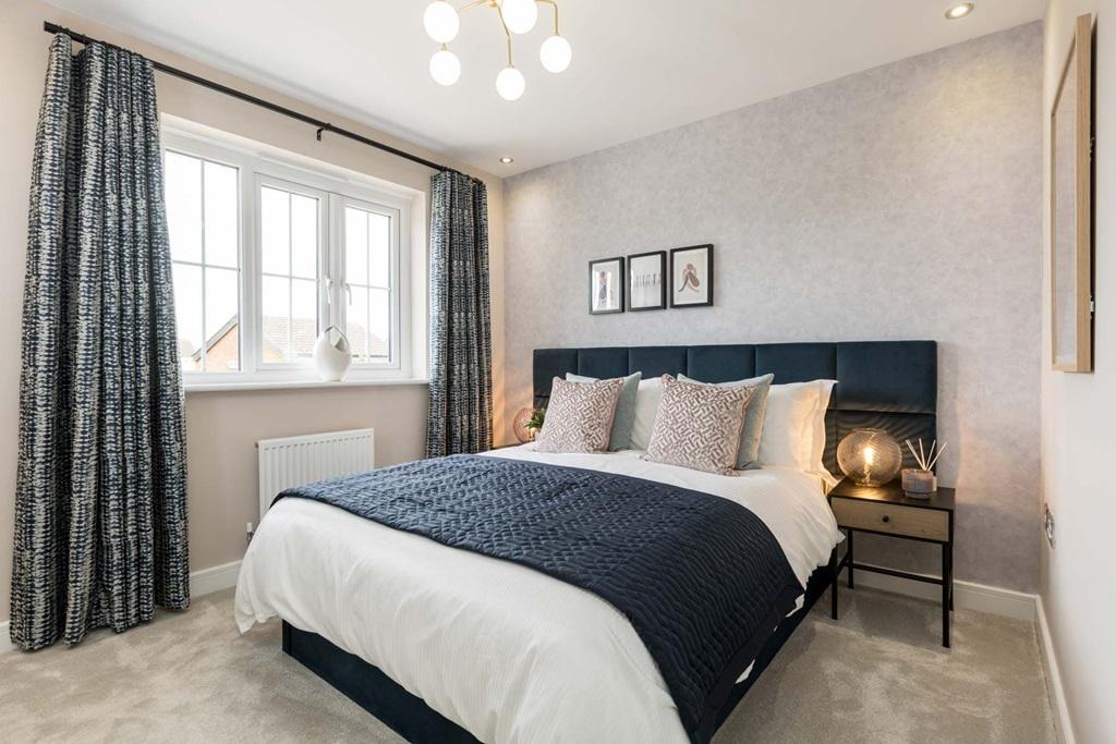 The main bedroom boasts an en suite shower room