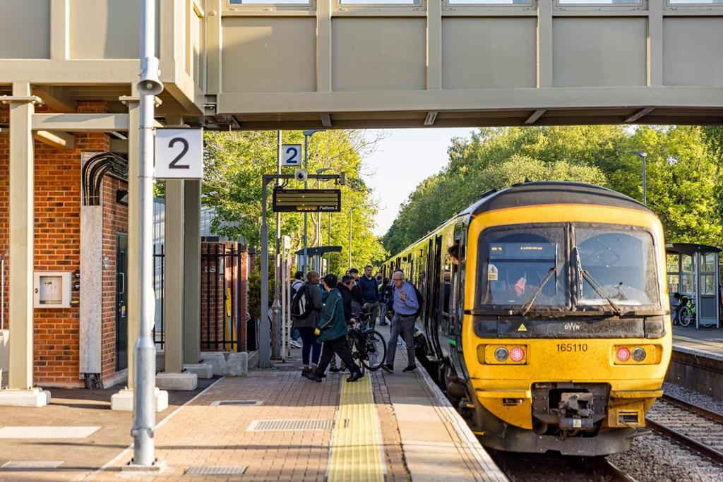 Just 3 miles from the train station