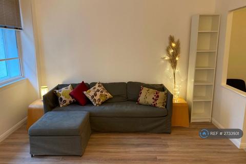 2 bedroom flat to rent, Metro Central Heights, London, SE1