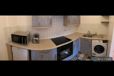 2 bedroom flat to rent, Metro Central Heights, London, SE1