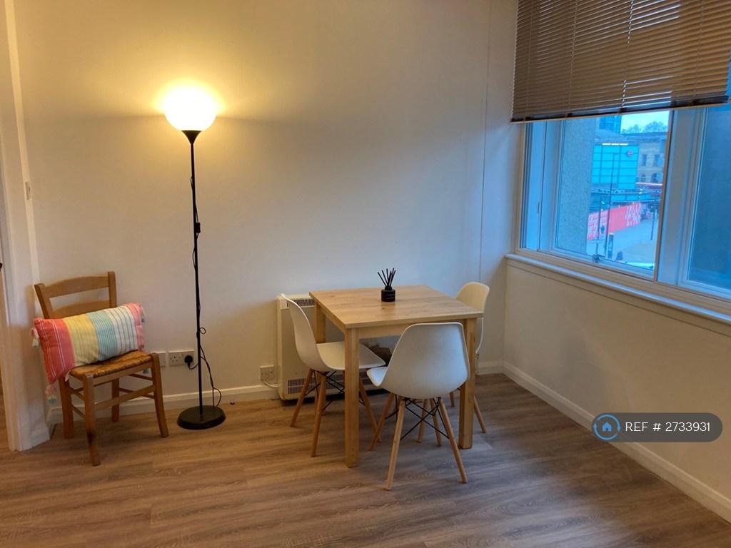 Reading / Breakfast Nook