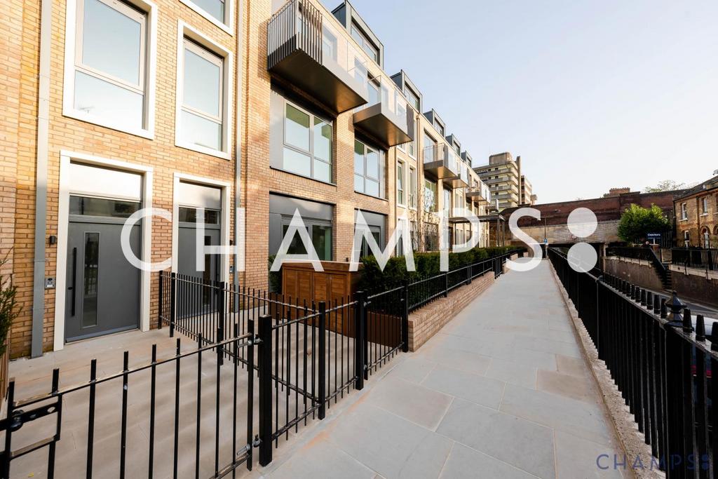 2 Bed Flat at Sovereign Court, Hammersmith, W6 to