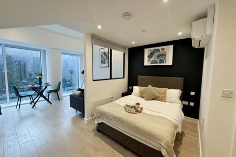 undefined, Vonder Parkside, Great West Road TW8