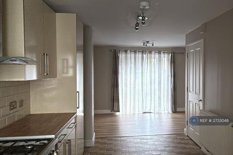 3 bedroom terraced house to rent, Corn Way, London, E11