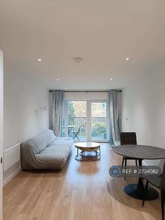 2 bedroom flat to rent, Beaufort Square, London, NW9