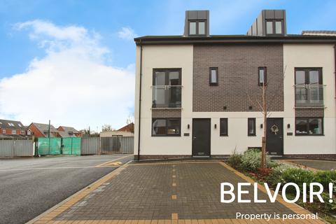 3 bedroom semi-detached house to rent, Tulip Street, Beeston, NG9