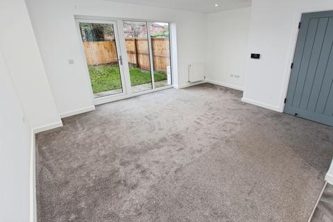 3 bedroom semi-detached house to rent, Tulip Street, Beeston, NG9