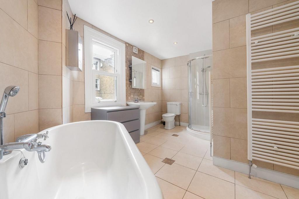 Ensuite (2).JPG