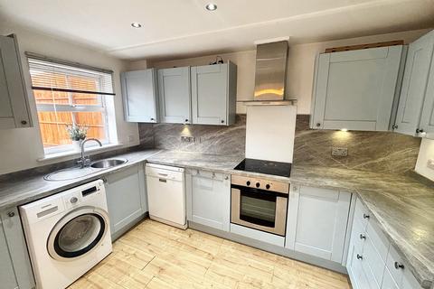 3 bedroom house to rent, Barlow Drive, London, SE18