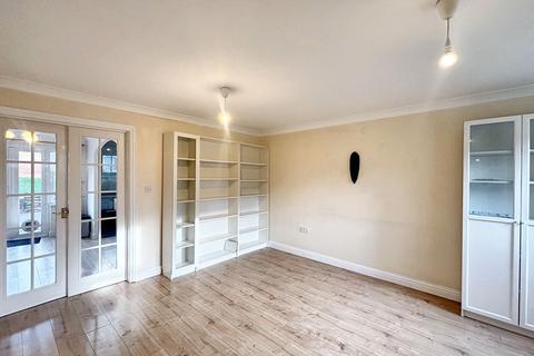 3 bedroom house to rent, Barlow Drive, London, SE18