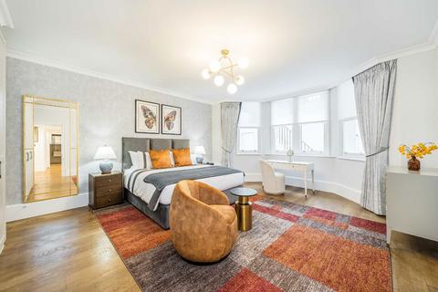 undefined, Holland Park, London W11