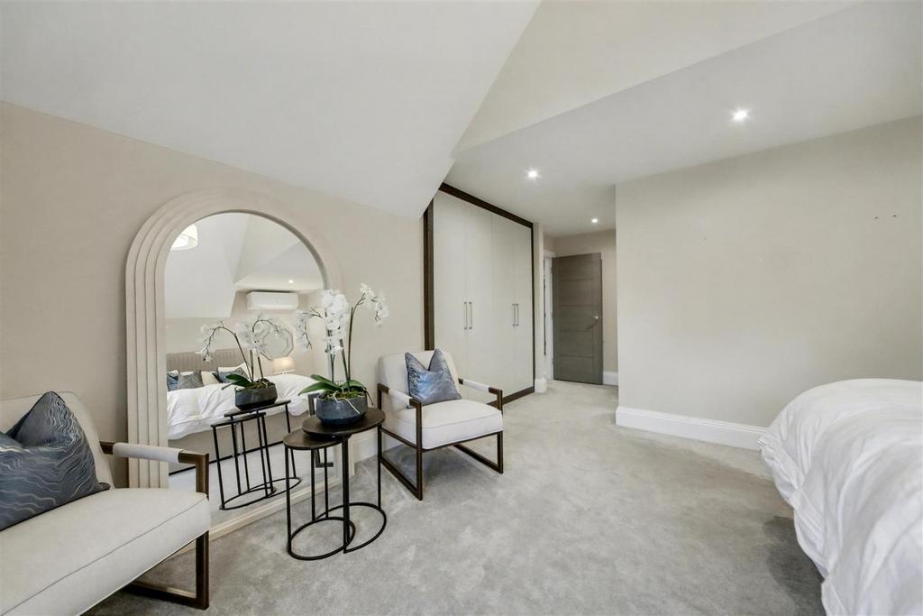 Master Bedroom (1).jpg