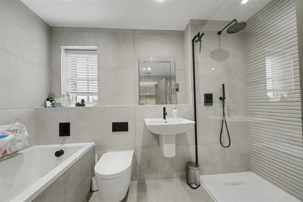 Family Bathroom.jpg