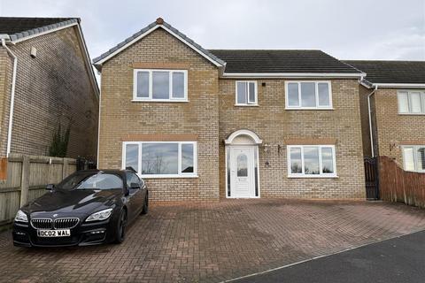 5 bedroom detached house for sale, Clos Y Capel, Llanelli