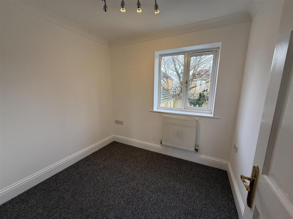 Bedroom 5/office