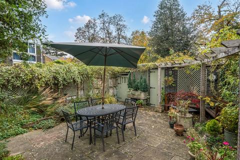 undefined, Templemere, Weybridge, KT13