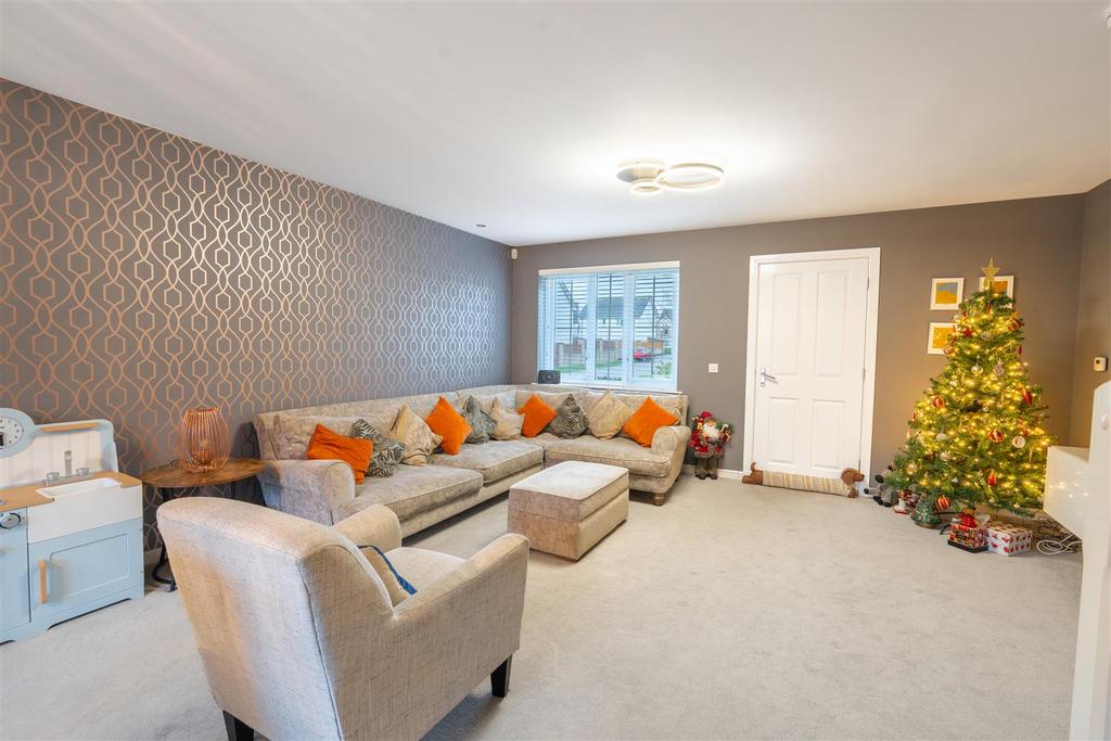 Lounge-1.jpg