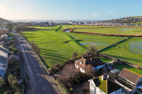 undefined, West Bay