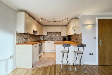 2 bedroom flat for sale, Newmans Close, Hythe