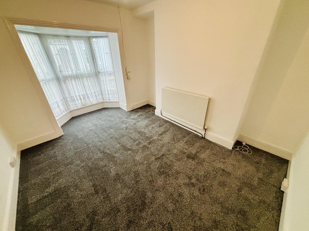Front bedroom 2