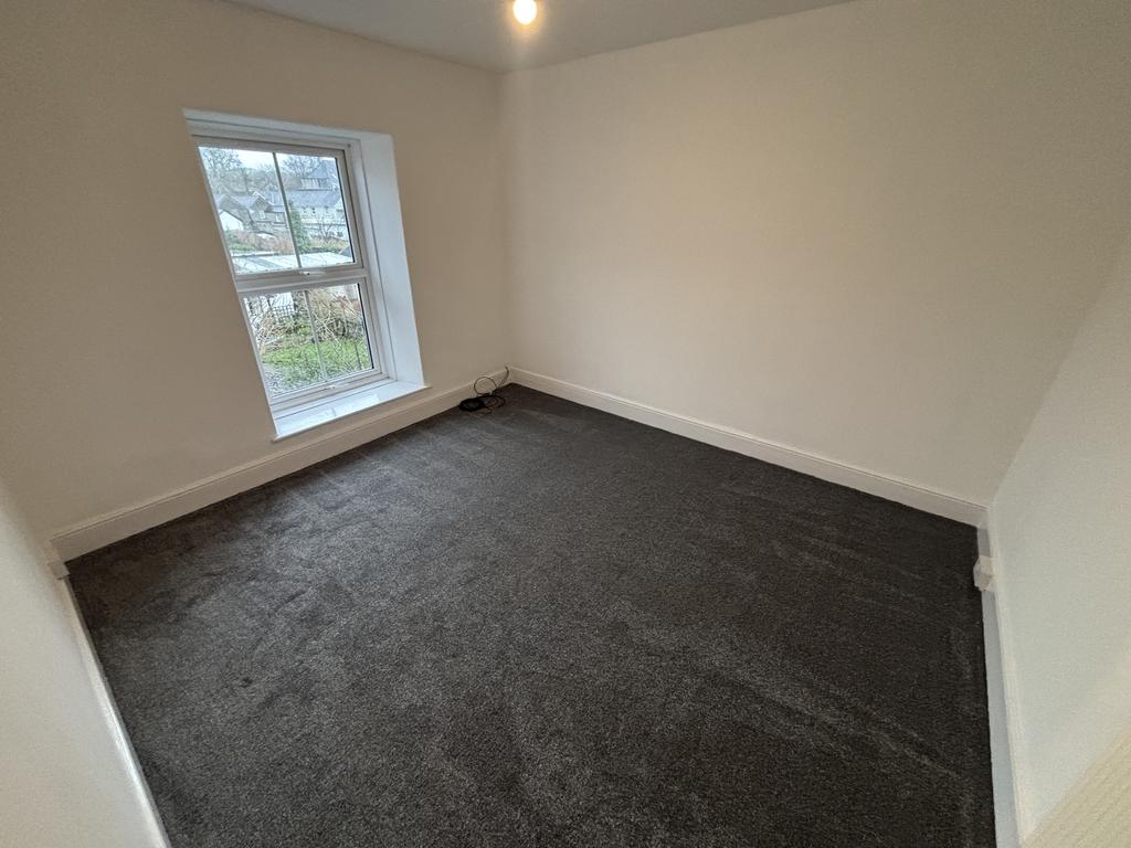Front bedroom 4